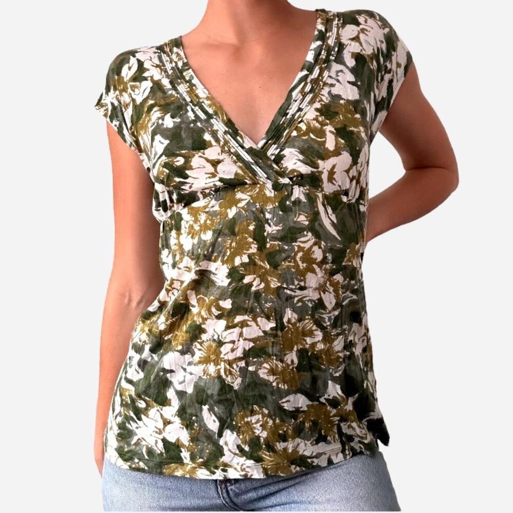 Banana Republic green white floral v neck short sleeve top babydoll - size S